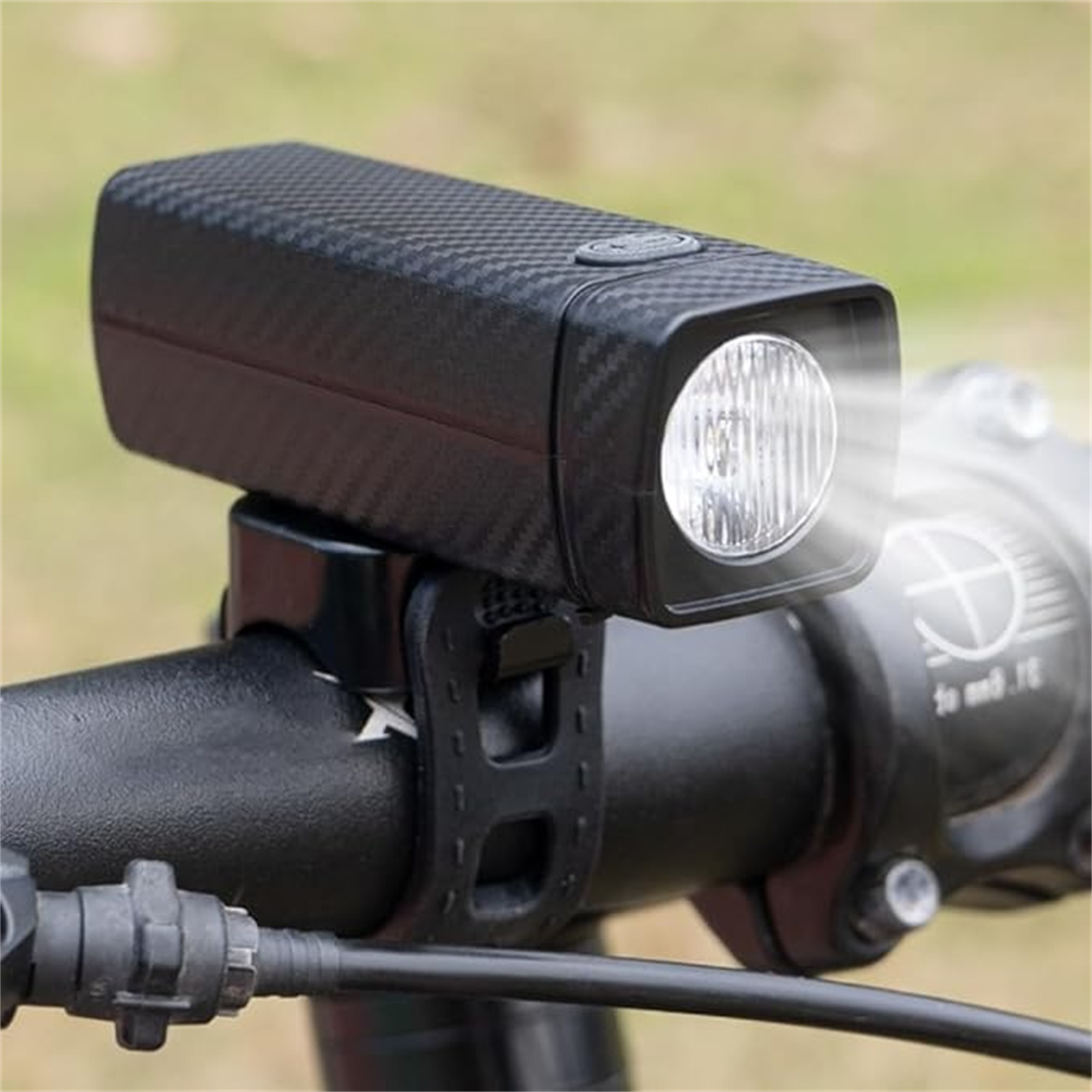 Cycling Gear And Equipment - Luce notturna per ciclismo Attrezzatura per